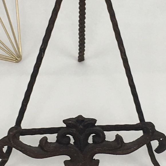 Beautiful Iron Scroll Easel Display Stand - Picture 6 of 7